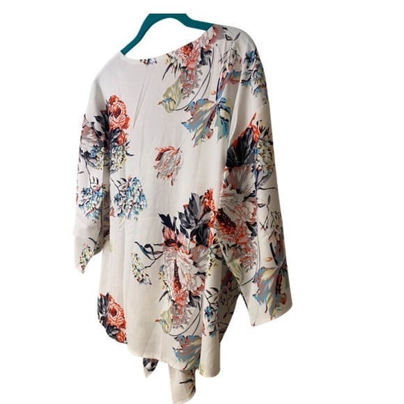 Floral Blouse white with tie knot with mid length sleeve size L ☀️ - Picture 12 of 15